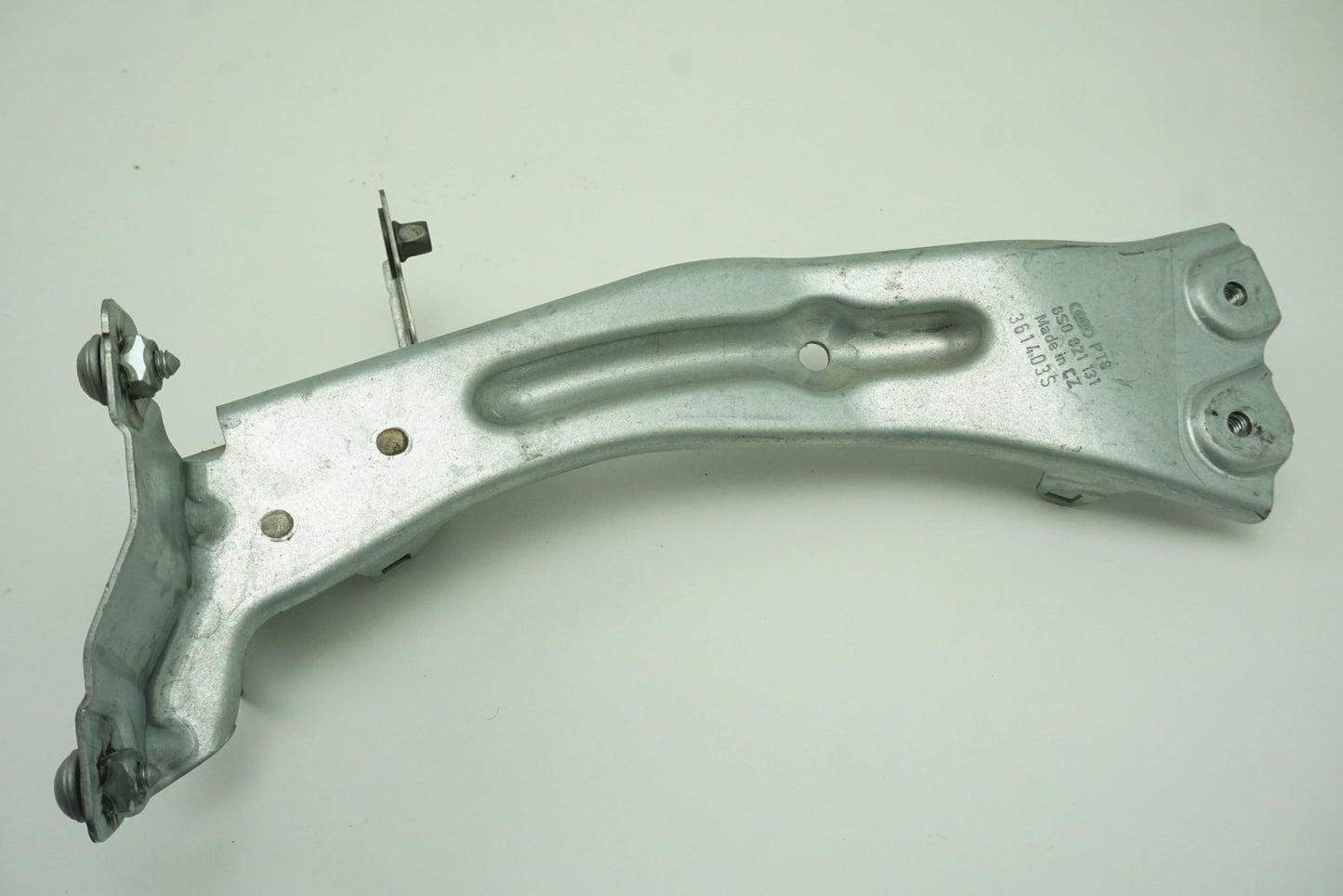 Pièce d'origine Support d'aile gauche pour Audi TT 8S0821131