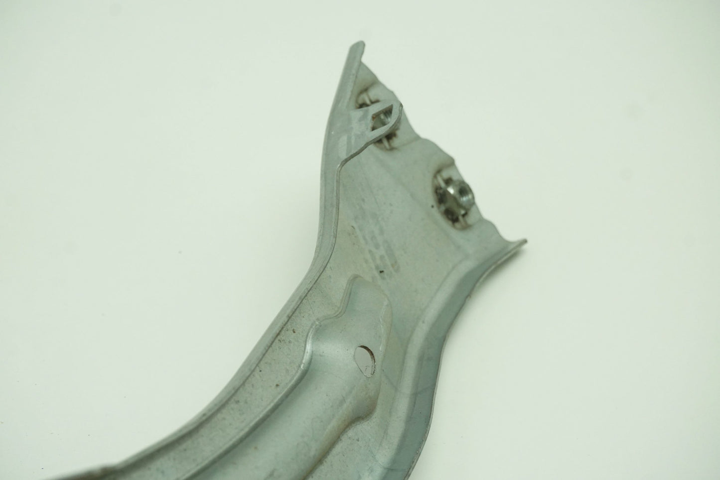 Pièce d'origine Support d'aile gauche pour Audi TT 8S0821131