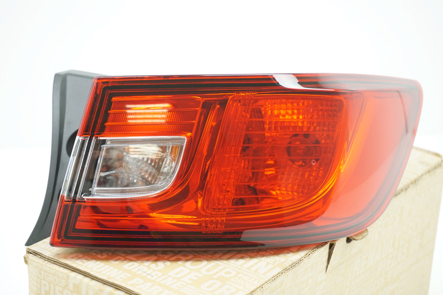 Pièce d'origine Feu arrière droit pour Renault Clio IV 265504307R