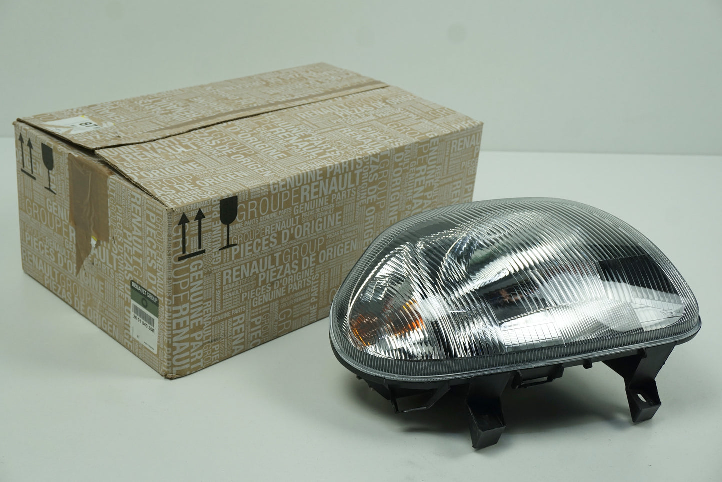 Pièce d'origine Phare droit endommagé pour Renault Clio II 260104030R