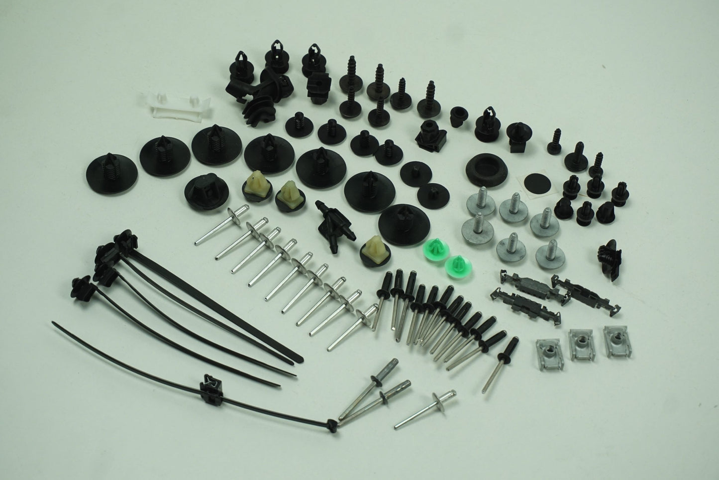 Pièce d'origine Kit de réparation clips de fixation avant pour Renault Clio III 600380651R
