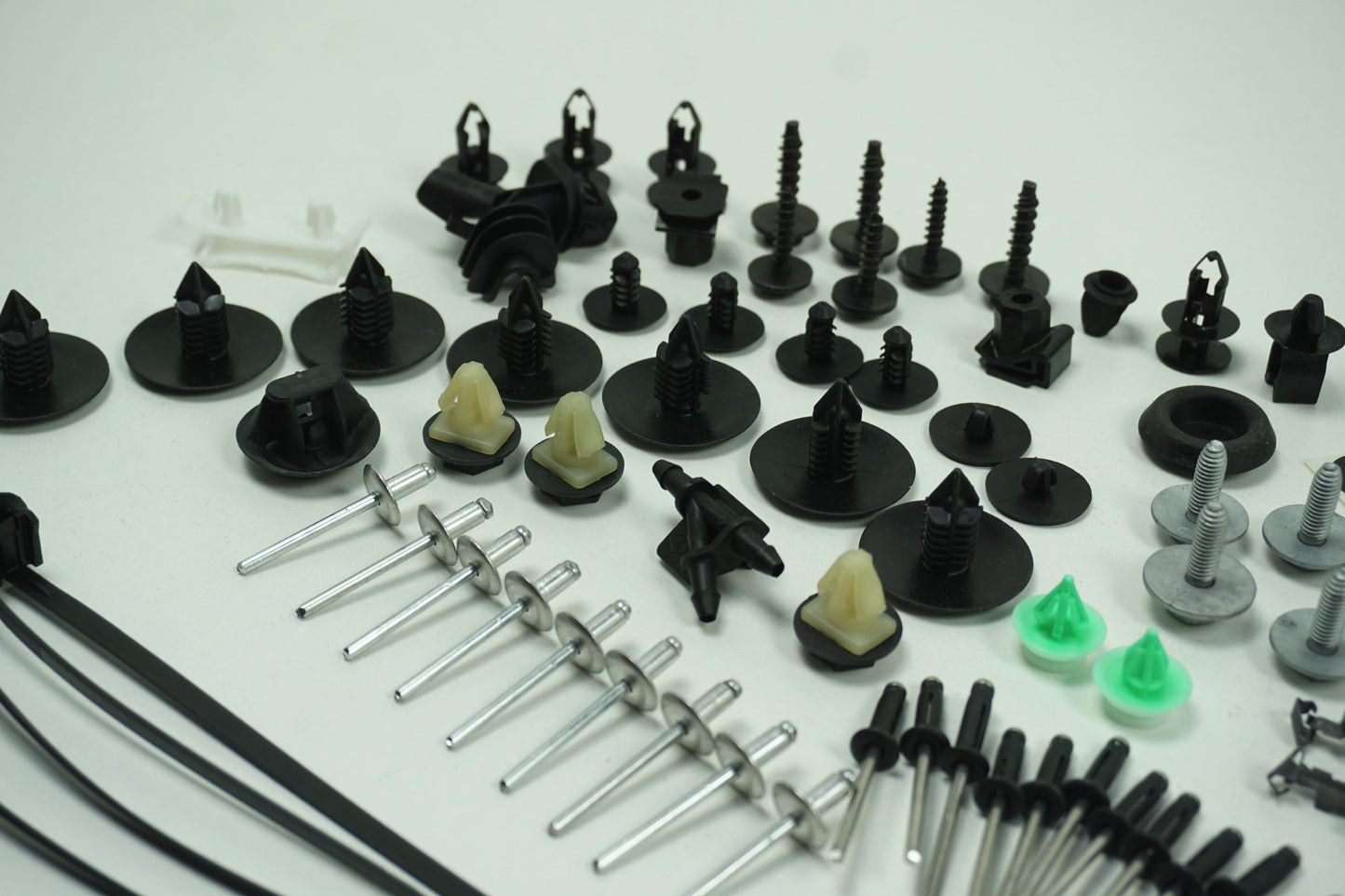 Pièce d'origine Kit de réparation clips de fixation avant pour Renault Clio III 600380651R
