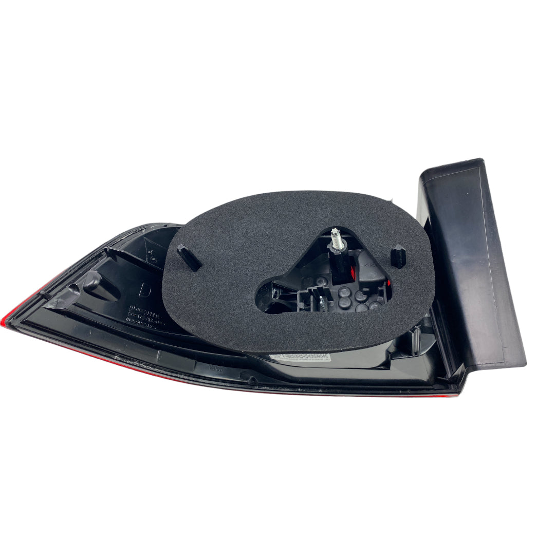 Pièce d'origine Feu arrière droit pour Renault Laguna II 8200262668