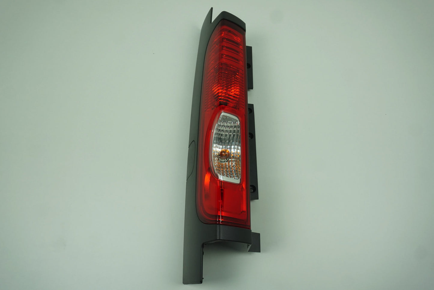 Pièce d'origine Feu arrière gauche pour Renault Trafic II Opel Vivaro Nissan Primastar 265A60101R