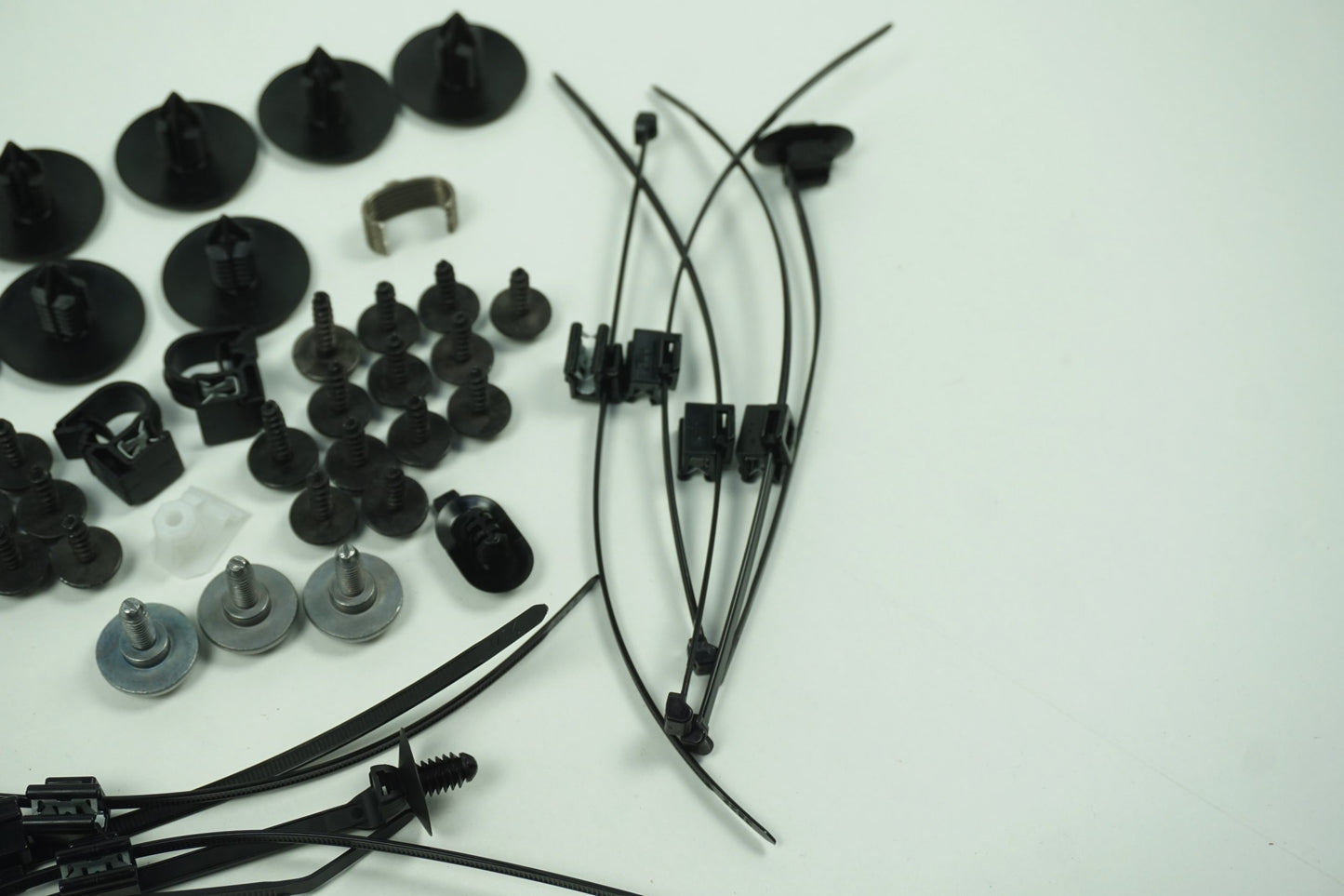 Pièce d'origine Kit de montage de pare-chocs avant pour Renault Scenic III 620108631S
