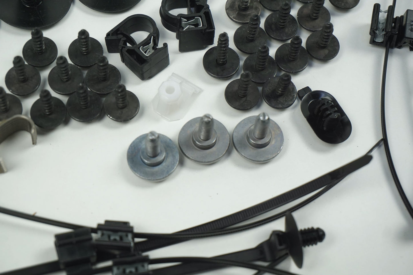 Pièce d'origine Kit de montage de pare-chocs avant pour Renault Scenic III 620108631S