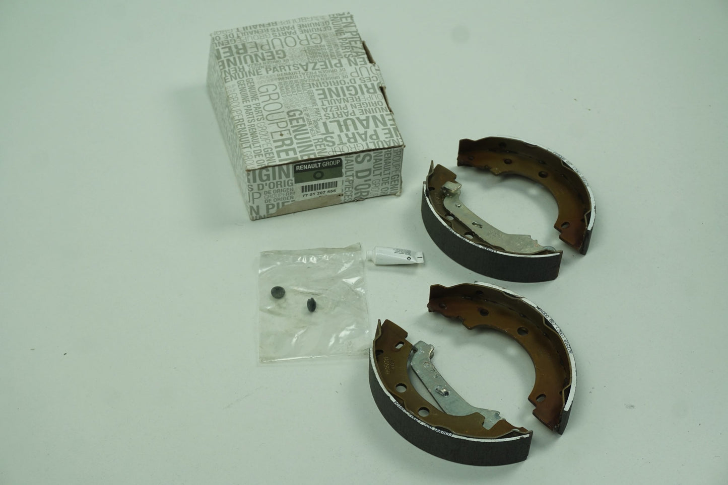 Pièce d'origine Kit de mâchoires de frein pour Renault Kangoo I 7701207555