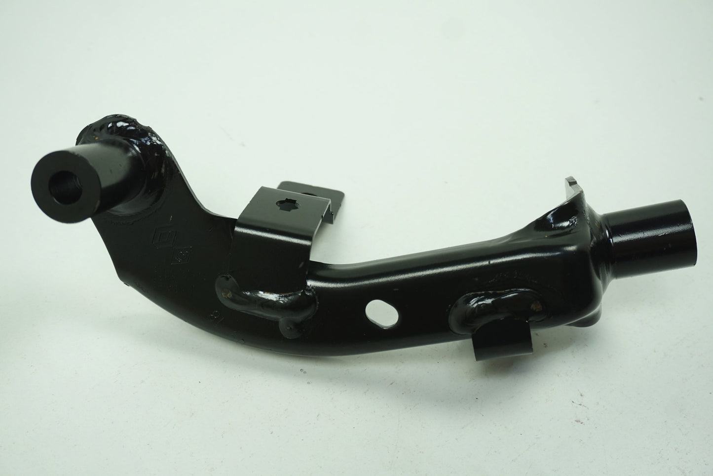 Pièce d'origine Fixation de berceau droit pour Renault Kangoo 8200587029
