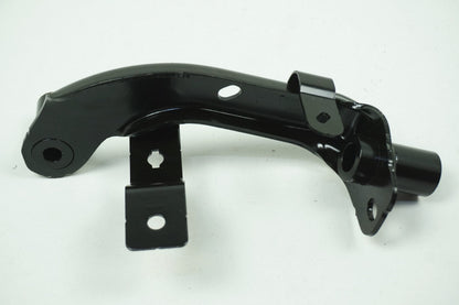 Pièce d'origine Fixation de berceau droit pour Renault Kangoo 8200587029