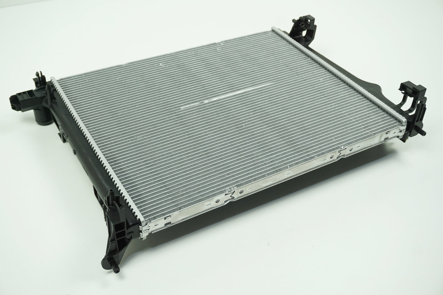 Pièce d'origine Radiateur moteur pour Renault Megane IV Talisman 214108607R