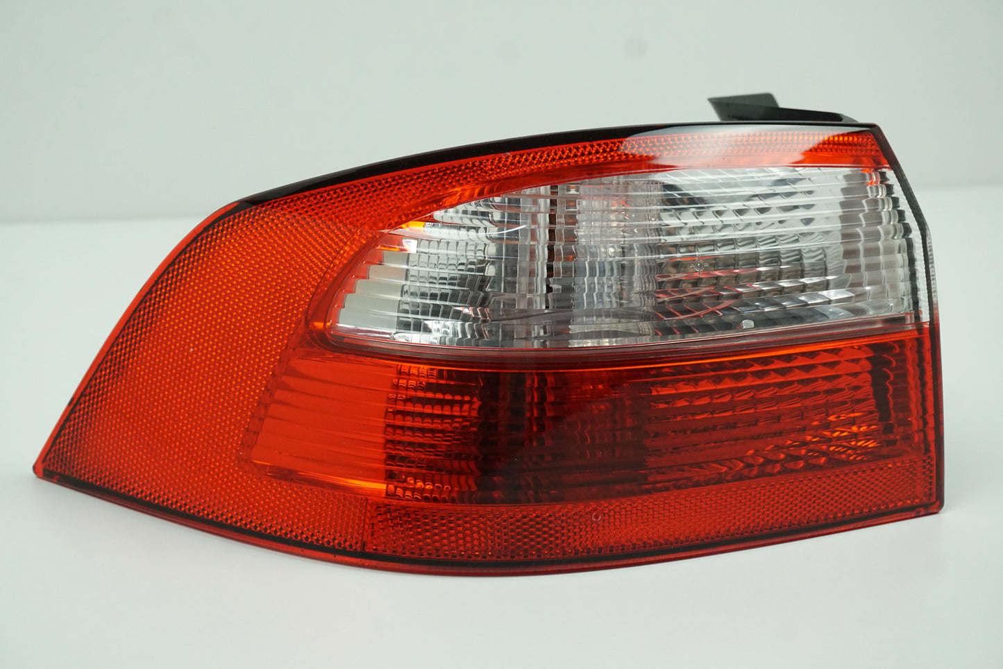 Pièce d'origine Feu arrière gauche pour Renault Laguna II 8200002473