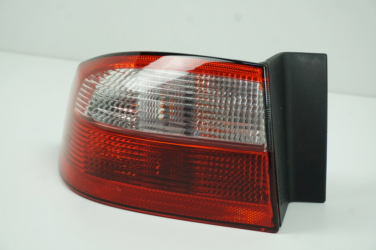 Pièce d'origine Feu arrière gauche pour Renault Laguna II 8200002473