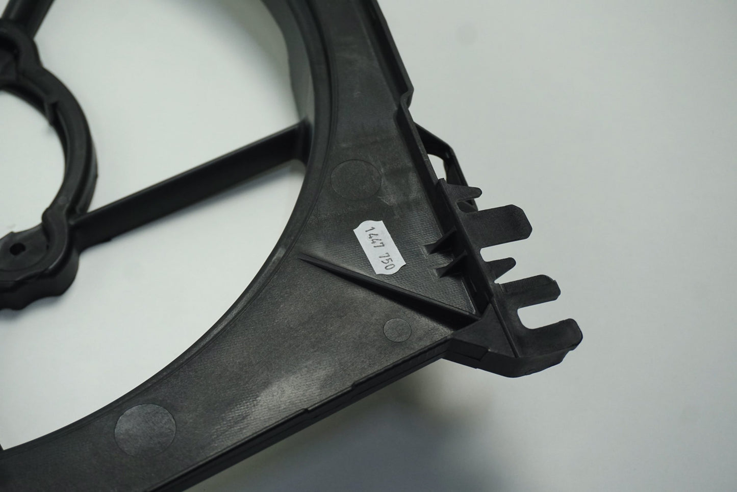 Pièce d'origine Boîtier de ventilateur pour Renault Clio III 7701063956