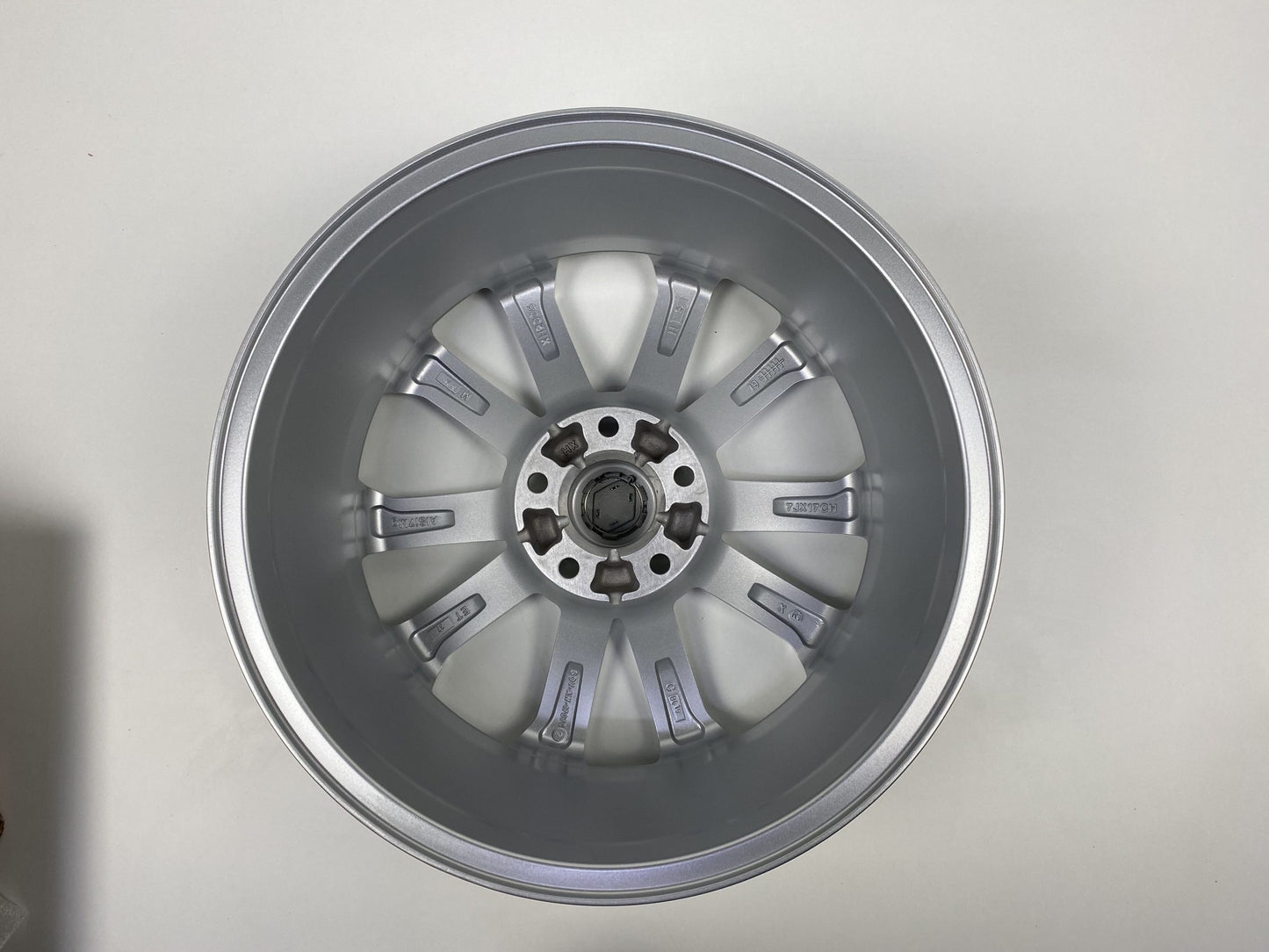 Pièce d'origine Jante 17 pouces pour Renault Espace V 7711788783