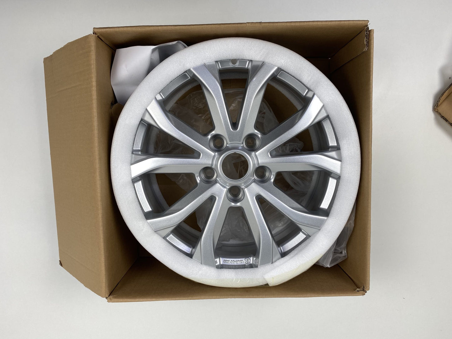 Pièce d'origine Jeu de jantes aluminium 17 pouces pour Renault Espace V 7711788783