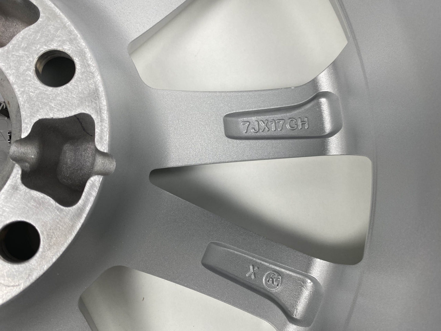 Pièce d'origine Jeu de jantes aluminium 17 pouces pour Renault Espace V 7711788783