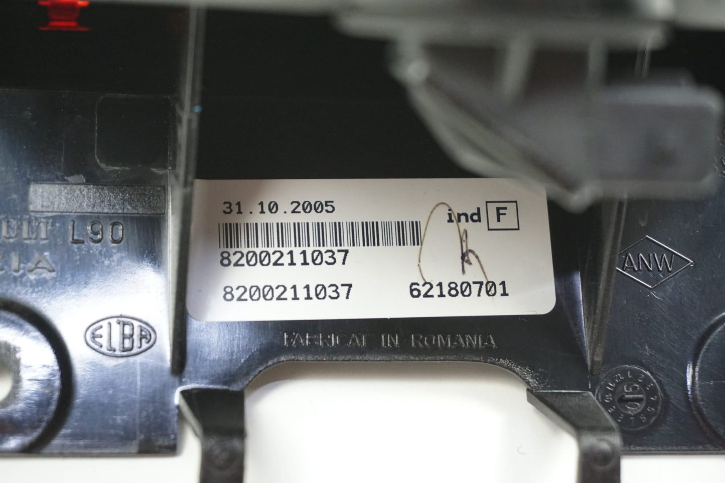 Pièce d'origine Troisième feu stop pour Dacia Logan 6001546796