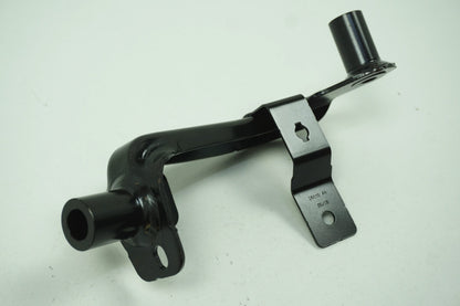 Pièce d'origine Fixation de berceau droit pour Renault Kangoo 8200587029