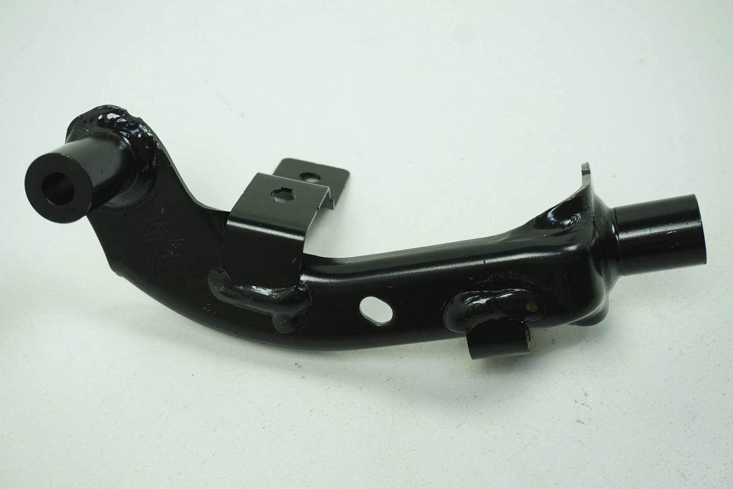 Pièce d'origine Fixation de berceau droit pour Renault Kangoo 8200587029