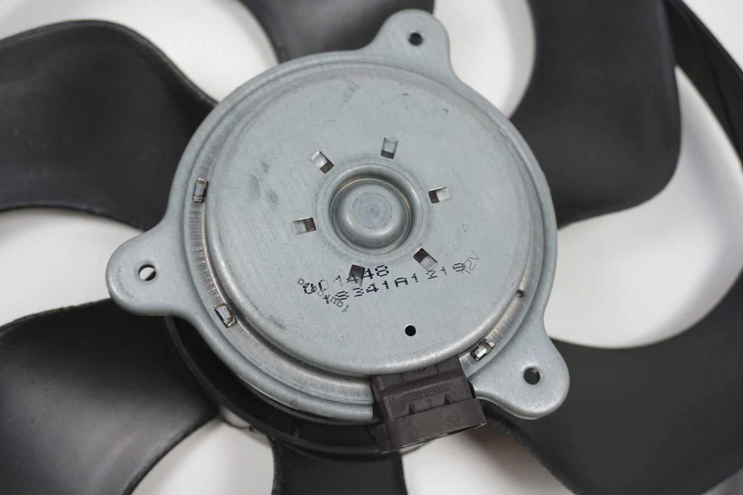 Pièce d'origine Ventilateur moteur pour Renault Clio III Modus Twingo II 7701068310