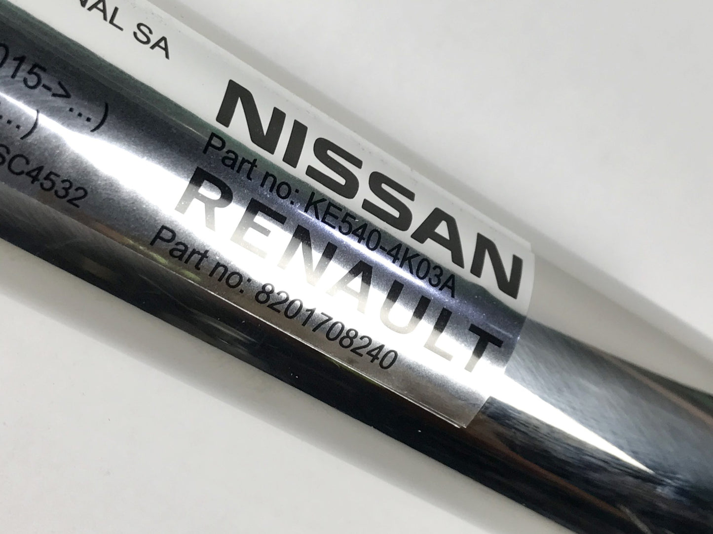 Pièce d'origine Tube avant pour Renault Alaskan Nissan Navara D23 8201708240