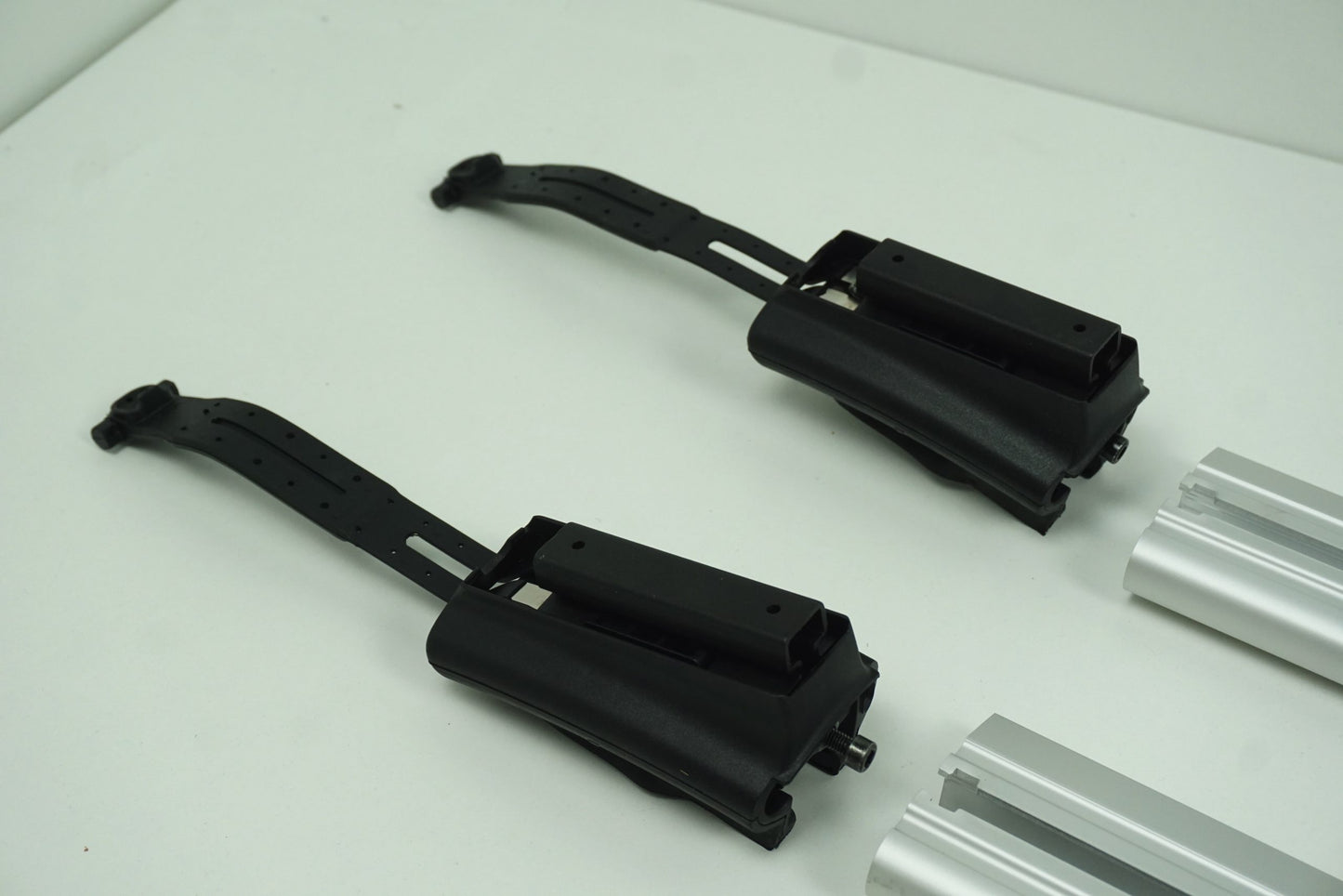 Pièce d'origine Barre transversale aluminium pour Nissan Navara D23 Renault Alaskan 8201706433