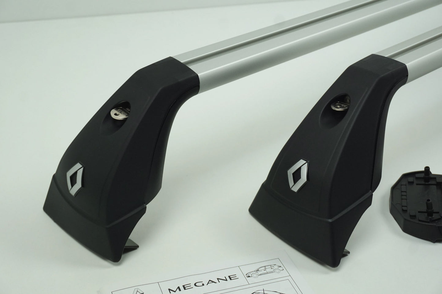 Pièce d'origine Barre transversale aluminium pour Renault Megane IV 5 portes 8201580001
