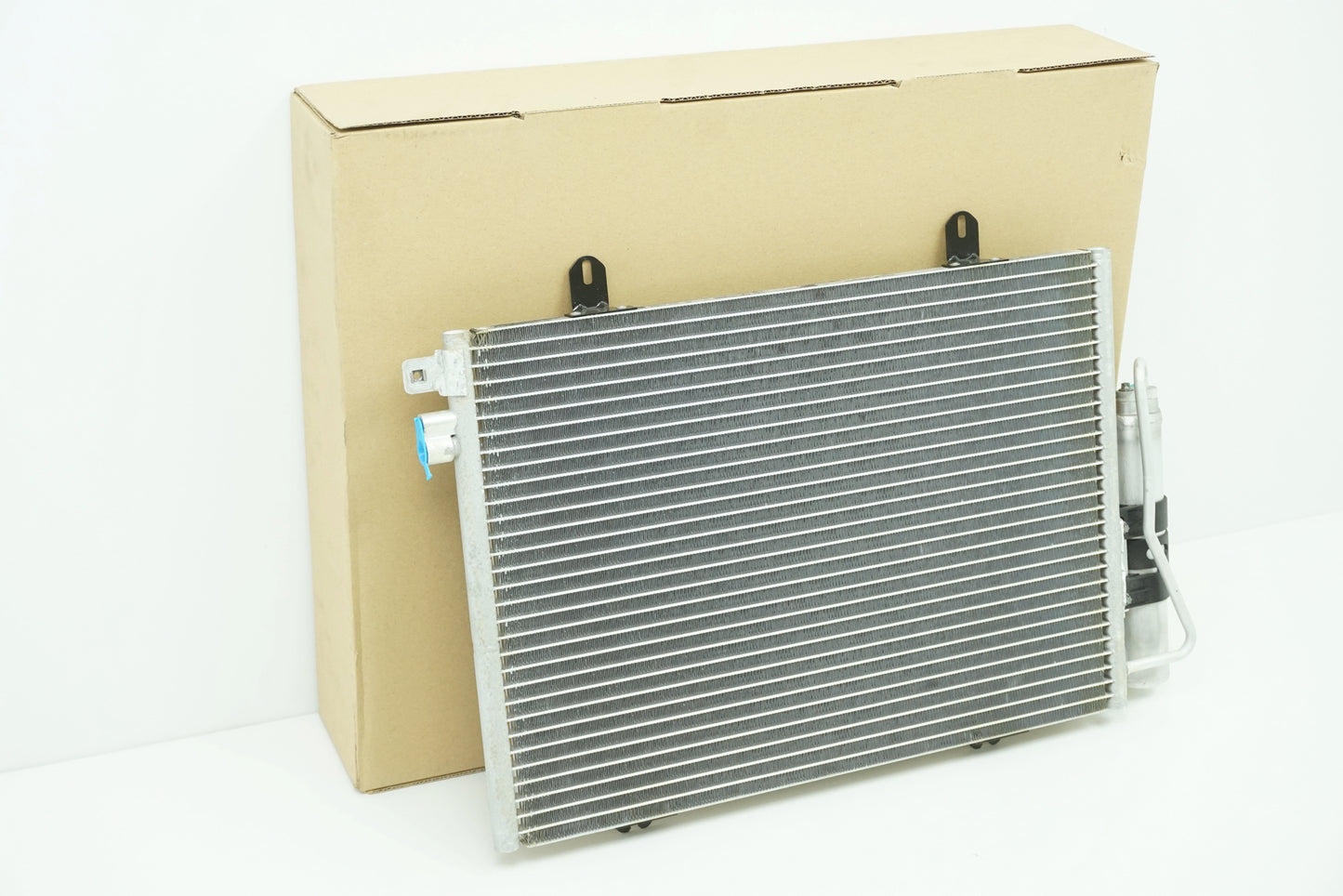 Pièce d'origine Condenseur de climatisation pour Renault Clio II 7700414103