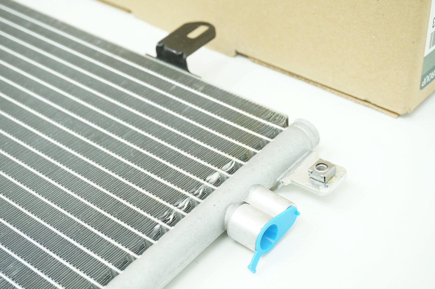 Pièce d'origine Condenseur de climatisation pour Renault Clio II 7700414103