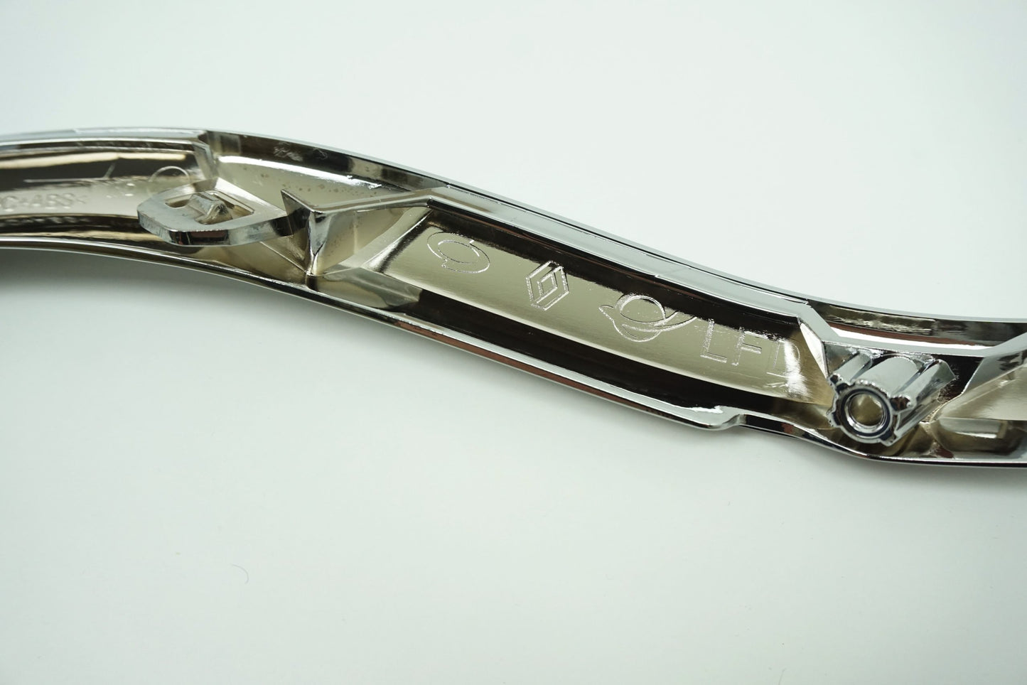 Pièce d'origine Baguette chromée de pare-chocs droite pour Renault Talisman 620743394R