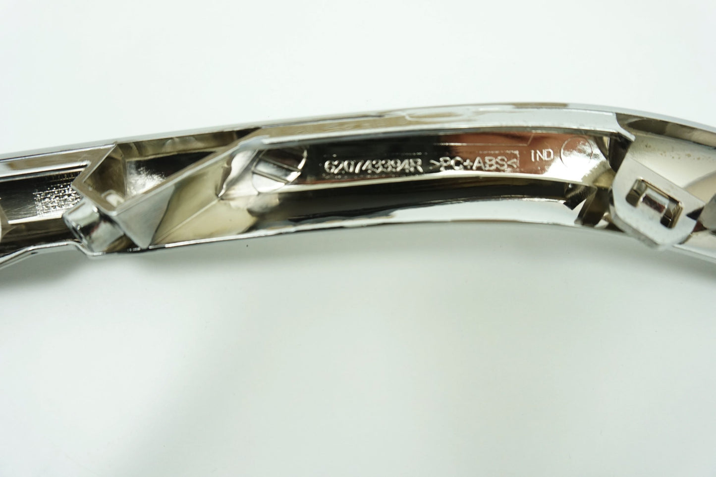 Pièce d'origine Baguette chromée de pare-chocs droite pour Renault Talisman 620743394R