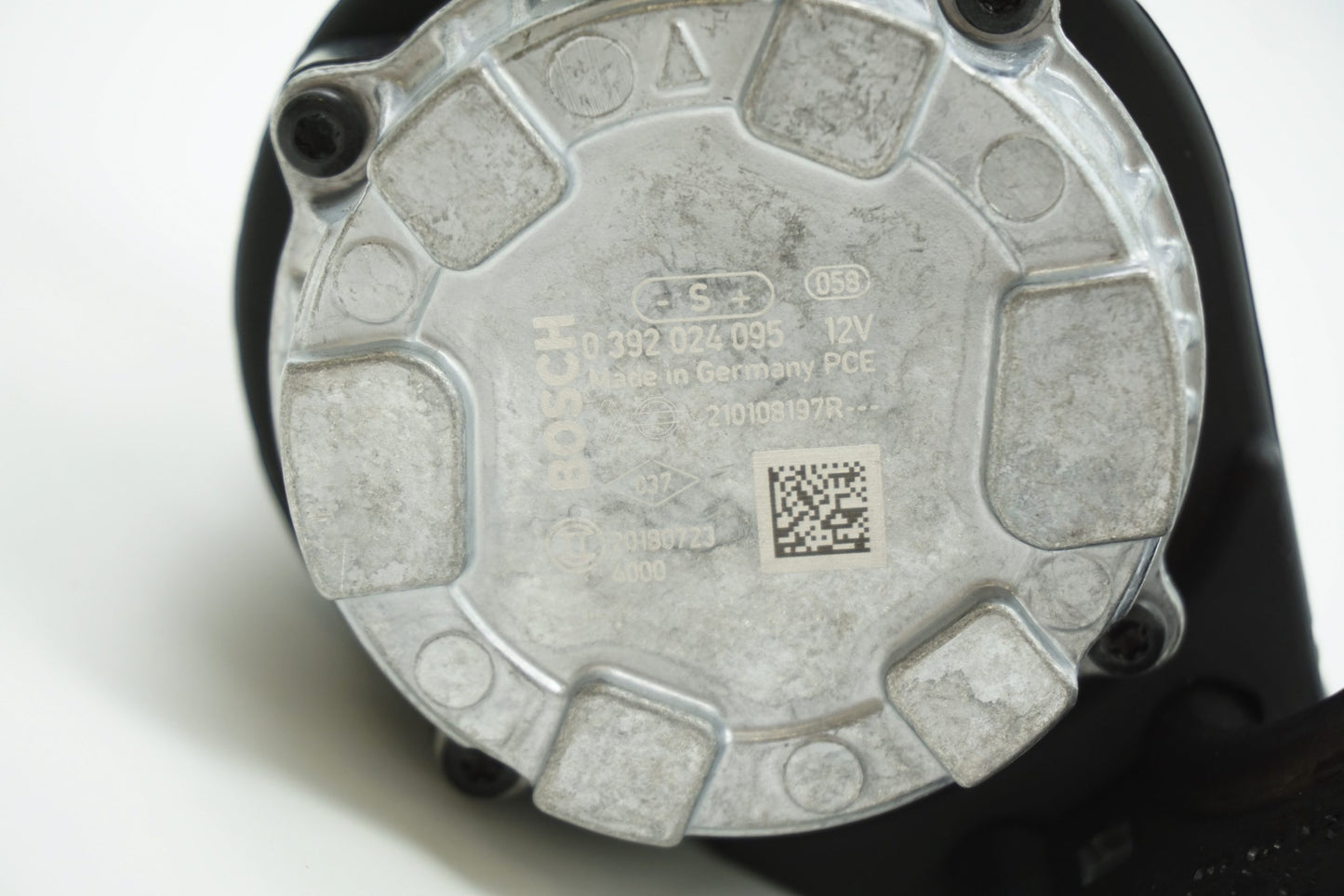 Pièce d'origine Pompe à eau pour Renault 210108197R