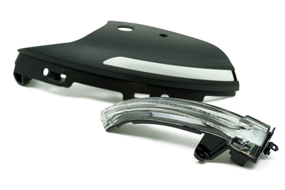 Pièce d'origine Clignotant de rétroviseur droit avec cache pour Renault Megane IV 963053102R