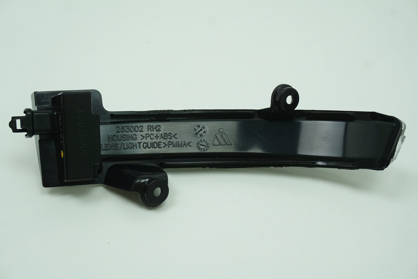 Pièce d'origine Clignotant de rétroviseur droit avec cache pour Renault Megane IV 963053102R