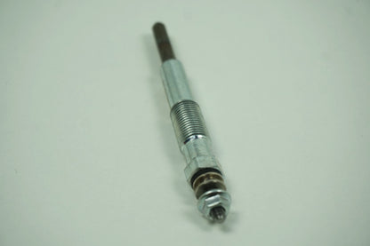 Pièce d'origine Bougie de préchauffage pour Renault Dacia 7700100558