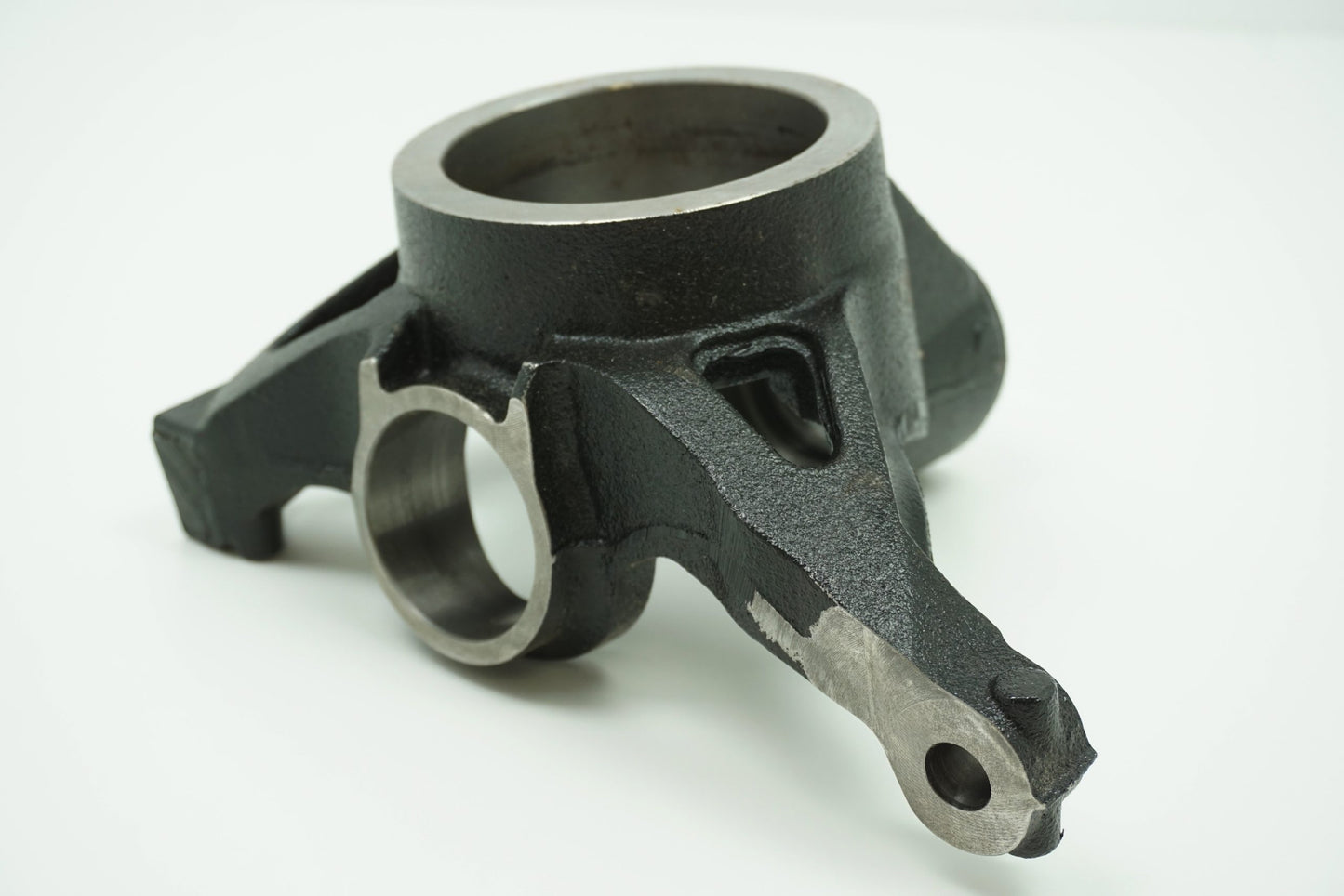 Pièce d'origine Fusée d'essieu avant gauche pour Renault Megane II 7701208132