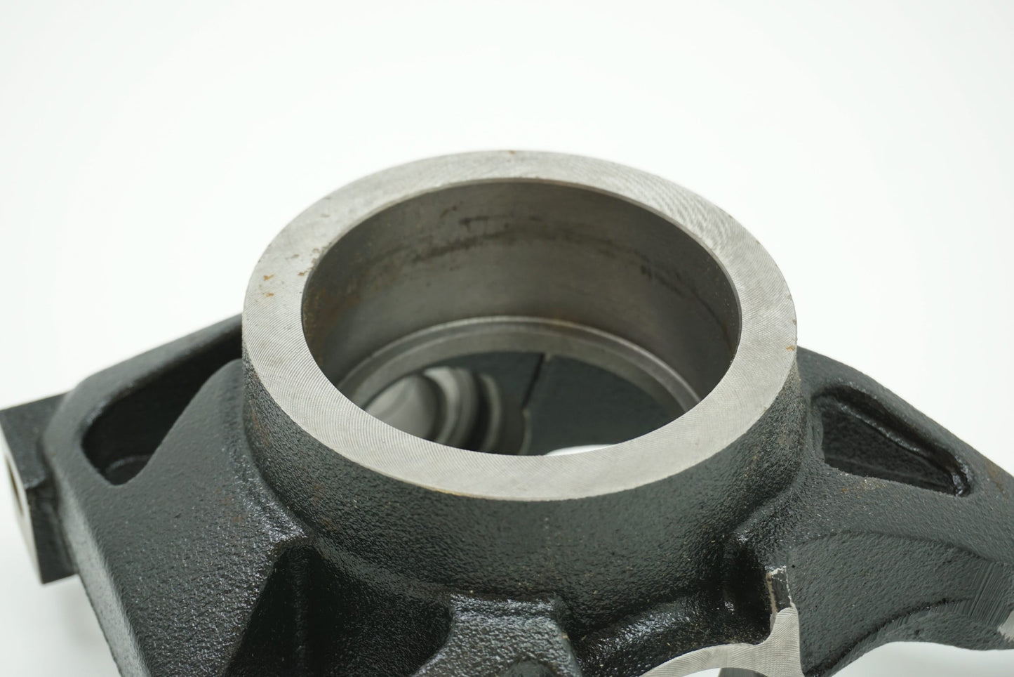 Pièce d'origine Fusée d'essieu avant gauche pour Renault Megane II 7701208132