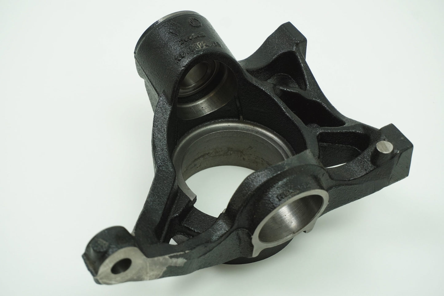 Pièce d'origine Fusée d'essieu avant gauche pour Renault Megane II 7701208132