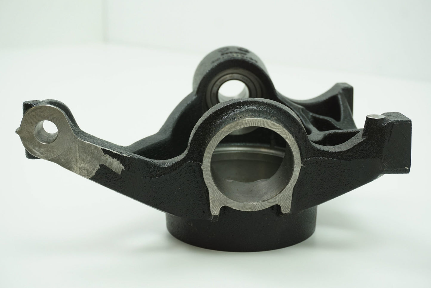 Pièce d'origine Fusée d'essieu avant gauche pour Renault Megane II 7701208132