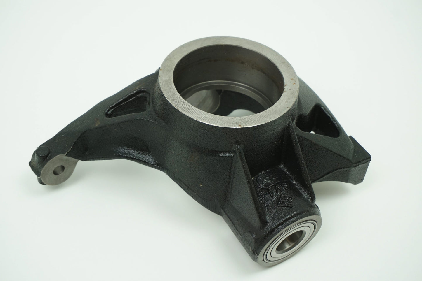 Pièce d'origine Fusée d'essieu avant gauche pour Renault Megane II 7701208132