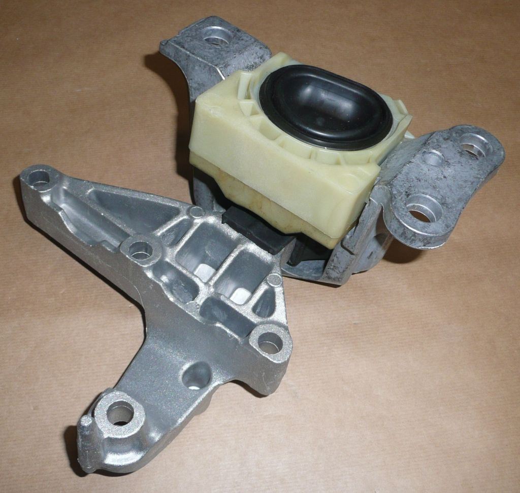 Support moteur Renault Mégane III 1.5 dCi 112105188R — vue opposée