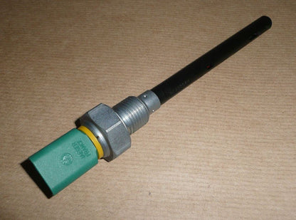 Capteur de niveau d’huile Citroën C4 Peugeot 307 2.0 HDi 1131.G9 — sans emballage d’origine — vue opposée