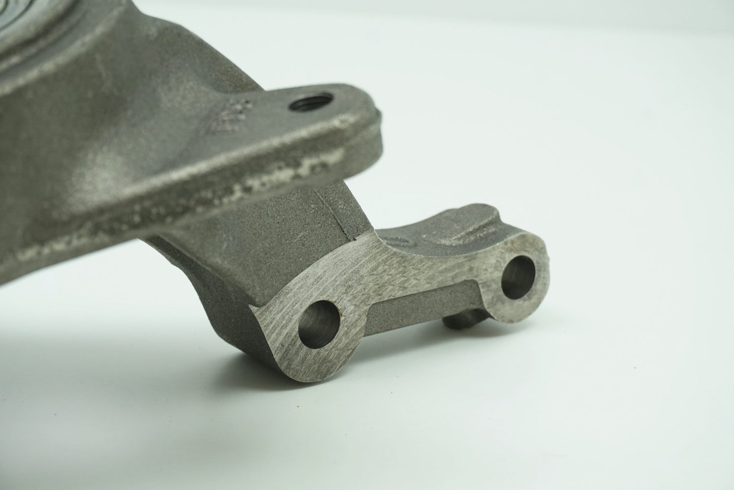 Pièce d'origine Fusée d'essieu avant droite pour Renault Trafic II Opel Vivaro 8200630533