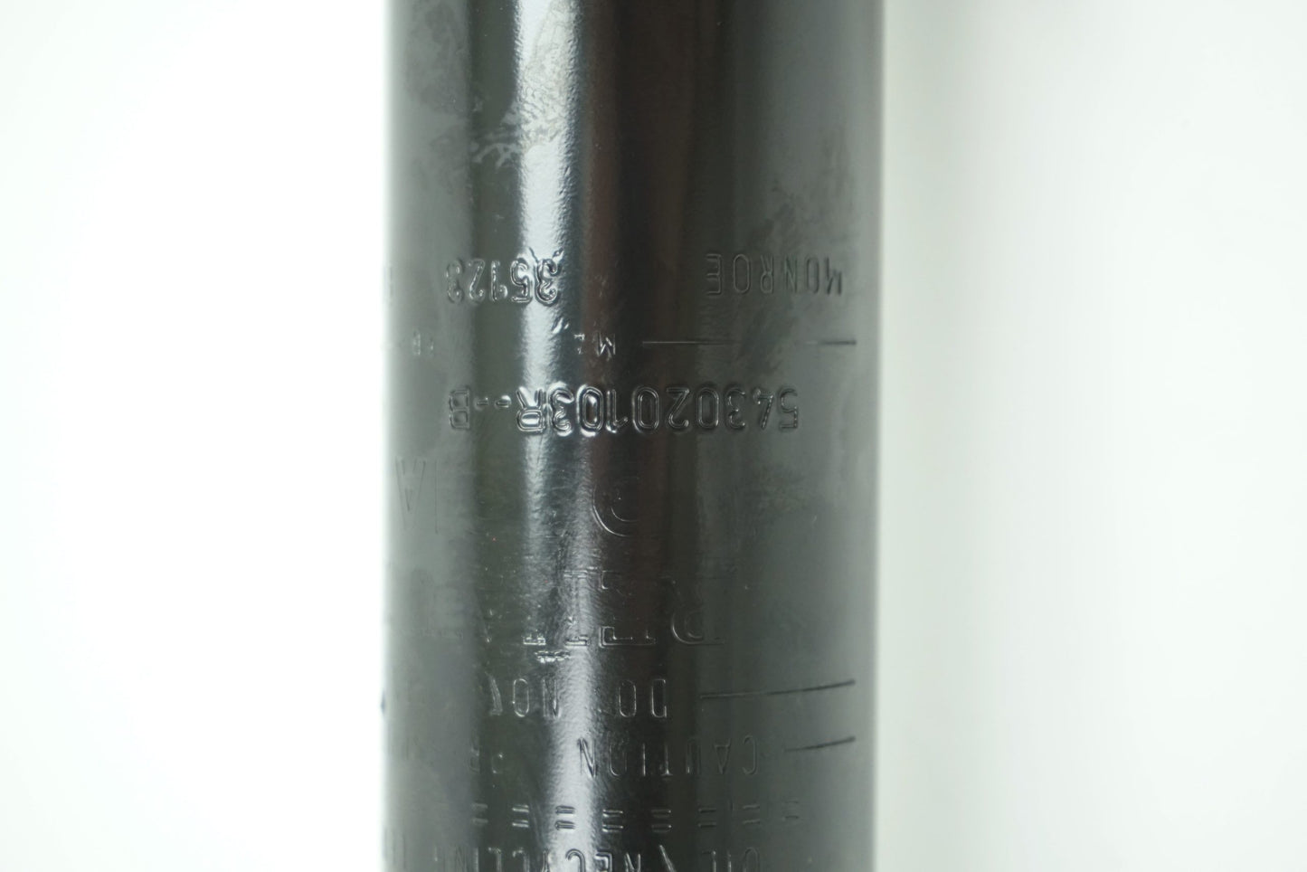 Pièce d'origine Amortisseur avant pour Dacia Logan 543020103R