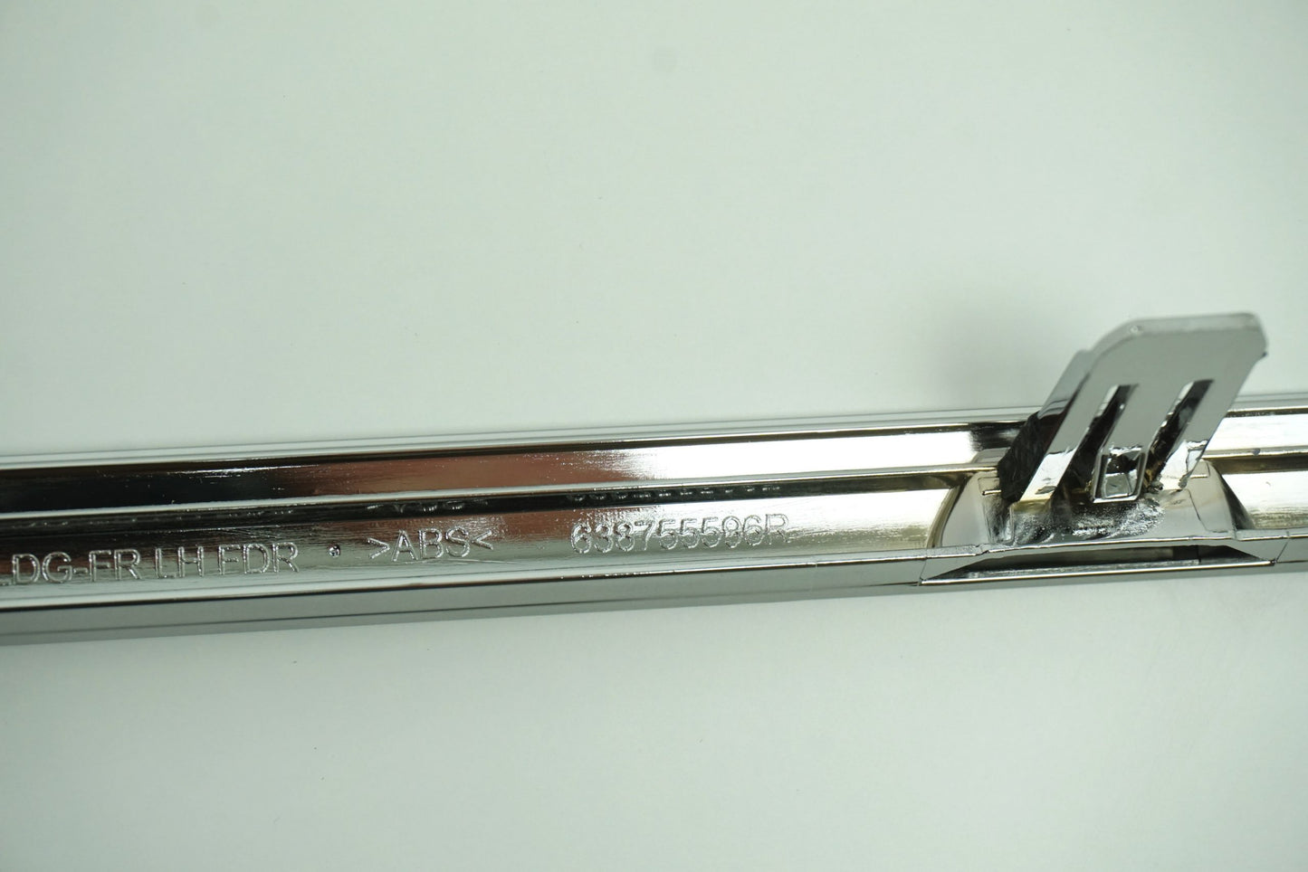 Pièce d'origine Baguette d'aile chromée gauche pour Renault Koleos II 638755596R