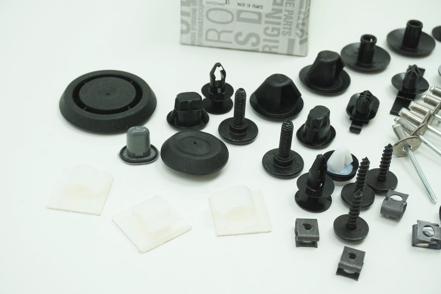 Pièce d'origine Kit de réparation de pare-chocs arrière pour Dacia Sandero 600383833R