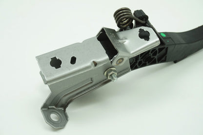 Pièce d'origine Pédale d'embrayage pour Renault Kangoo II 465033576R