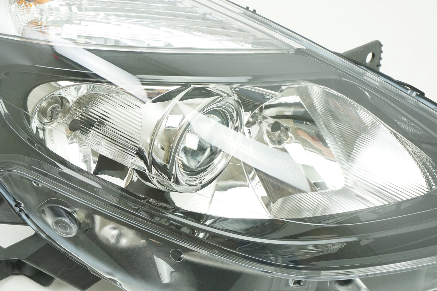 Pièce d'origine Phare droit pour Renault Clio III 260103629R