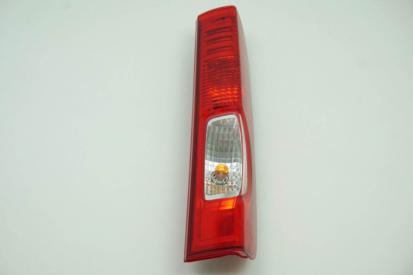 Pièce d'origine Feu arrière droit pour Opel Vivaro Renault Trafic II 8200415251