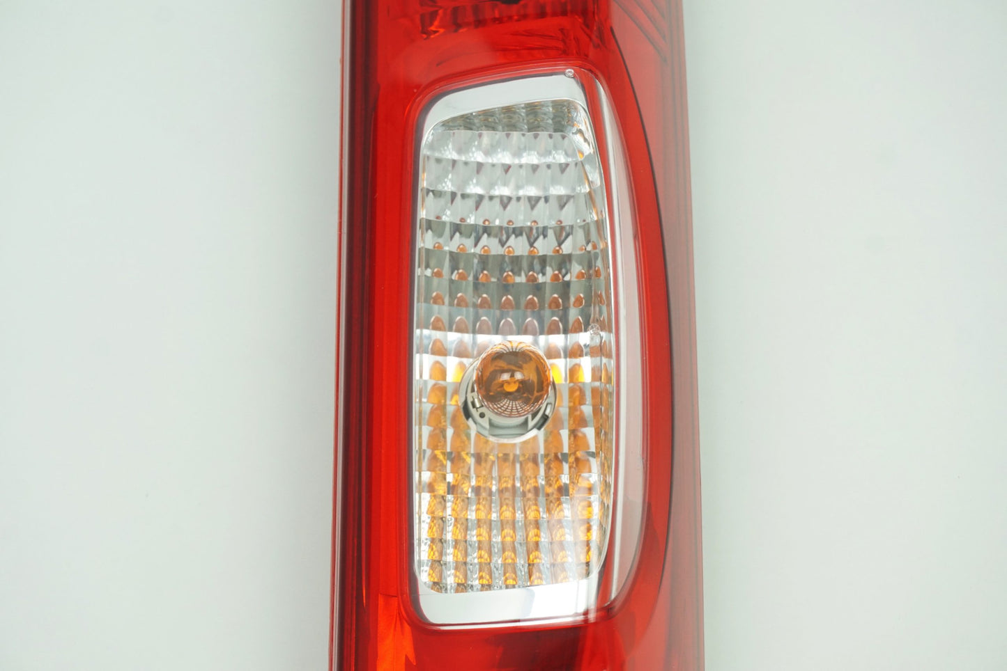 Pièce d'origine Feu arrière droit pour Opel Vivaro Renault Trafic II 8200415251